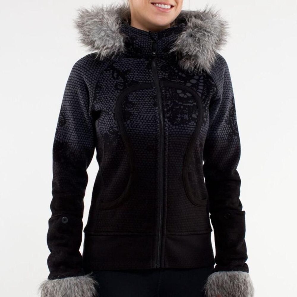 RARE Lululemon Limited Edition Black Scuba Size 4 with Detachable Fur